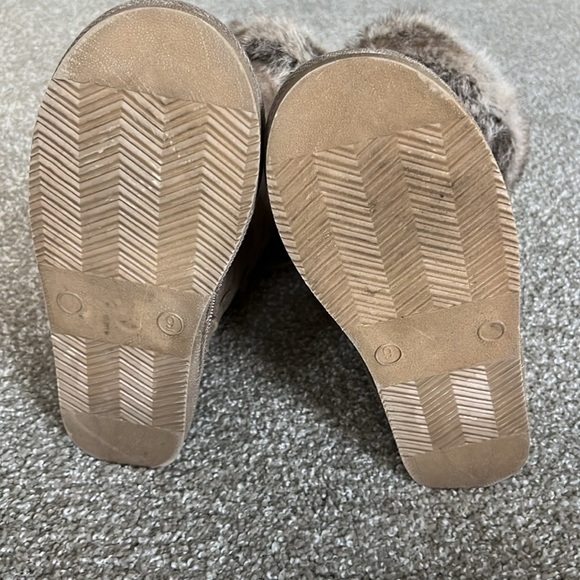 Casual Winter boots size 8 faux suede outer faux fur lining & lace up w Pom Pom - Picture 8 of 16